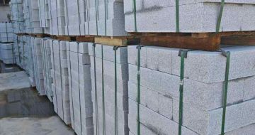 海东芝麻白路牙石，路侧石