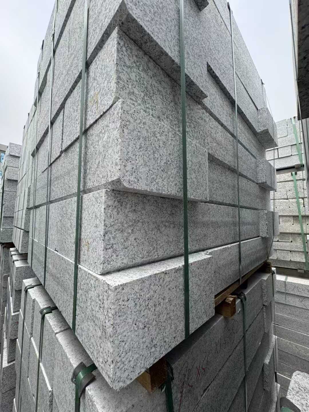 海东芝麻白路牙石 马路牙子