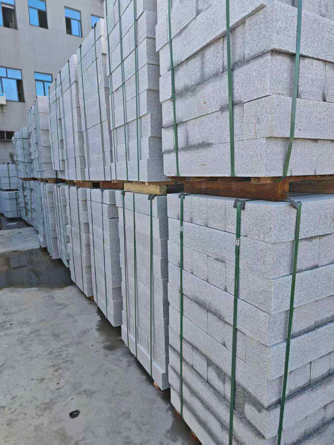 海东芝麻白路牙石，路侧石