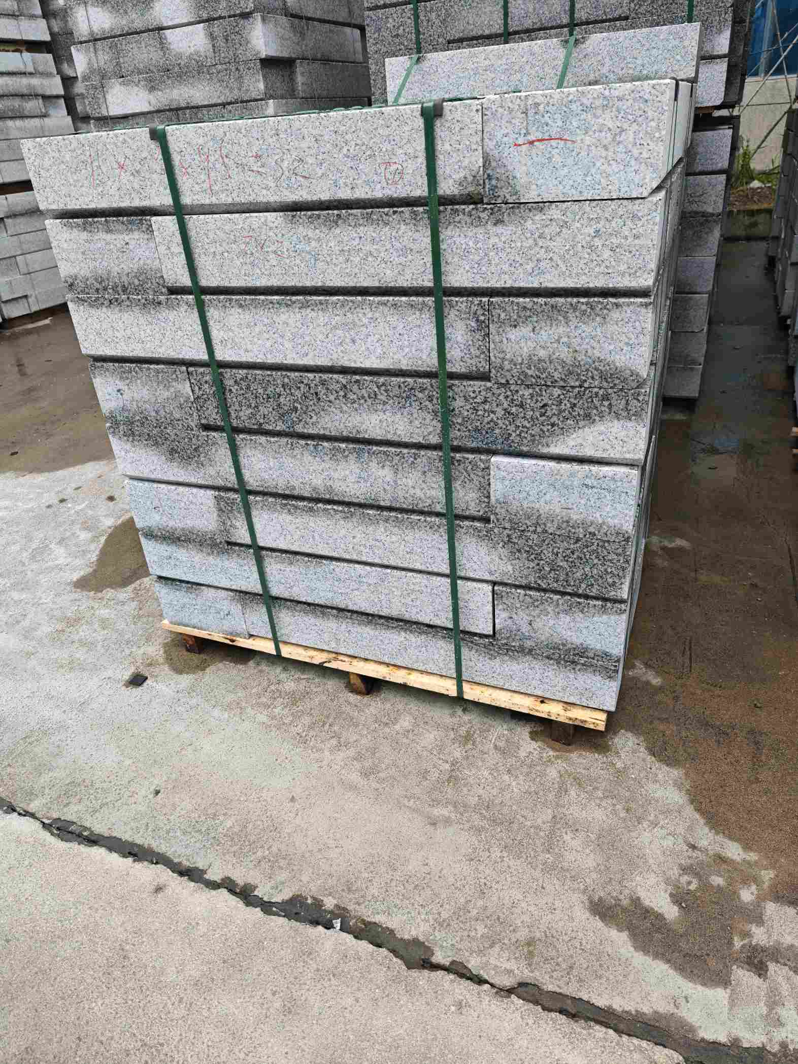 海东芙蓉白路牙石，马路牙子